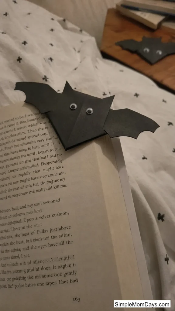 Corner Bookmark Bats