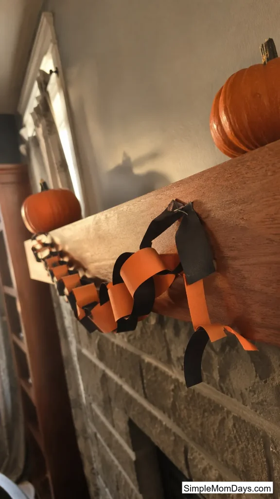 Loop-Chain Countdown Garland