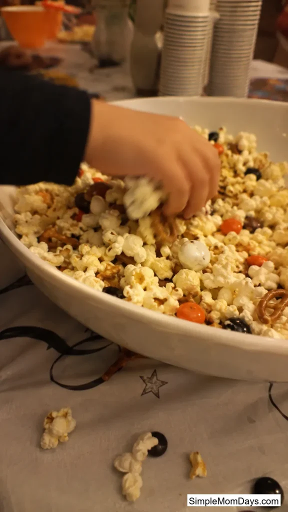 Popcorn Skeleton Mix