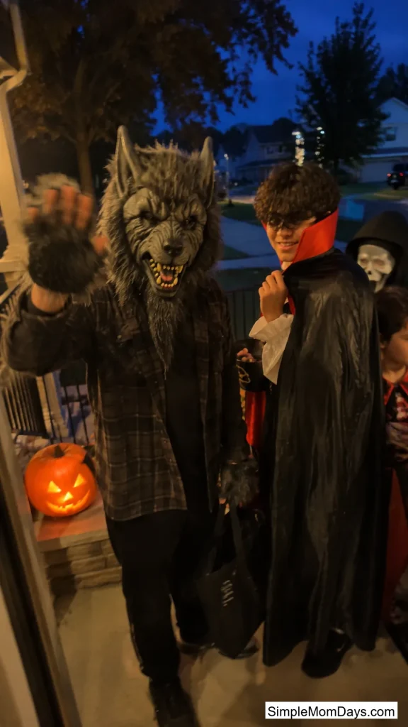 Team Werewolf vs. Team Vampire Costume Vote